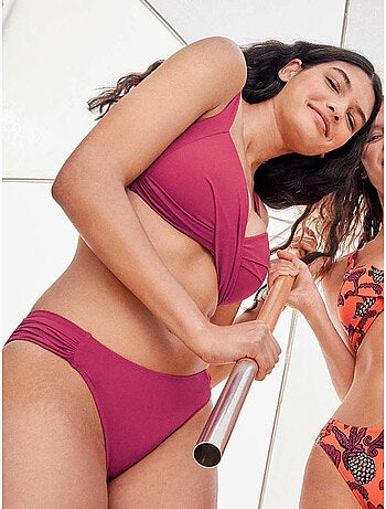 Braga bikini clásica con frunces laterales