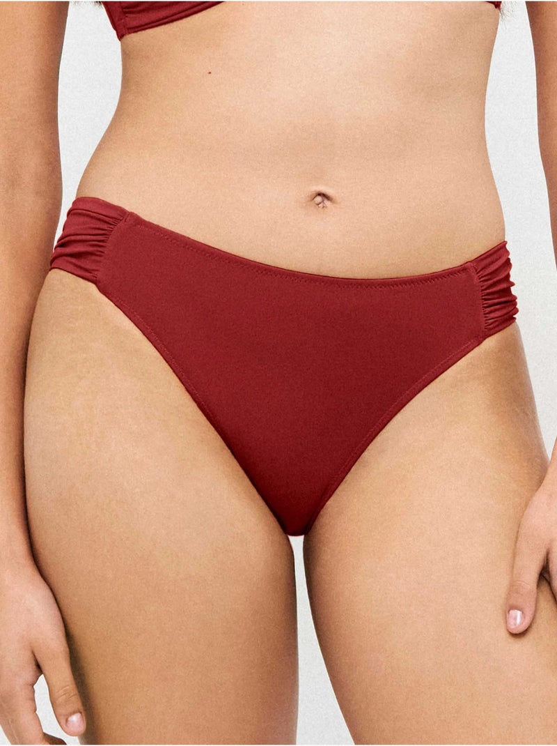 Braga bikini clásica con fruncidos en laterales Burdeos - Kiabi