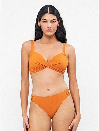 Braga bikini clásica con fruncidos en laterales