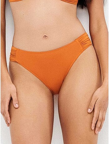 Braga bikini clásica con fruncidos en laterales