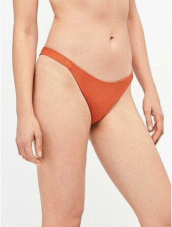 Braga bikini fruncido laterales en tejido piqué y acabdo brillante