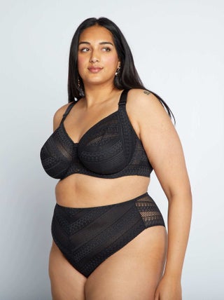 Braguita brasileña de encaje con rombos