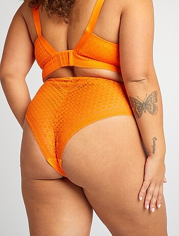 Braguita brasileña de encaje transparente