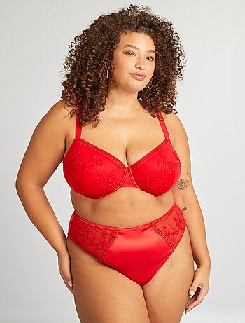 Braguita brasileña de raso y tul bordado