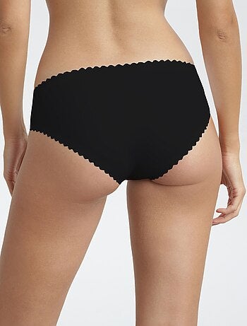 Braguita con acabado en puntilla 'Dim body touch'