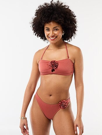 Braguita de bikini con flor en relieve
