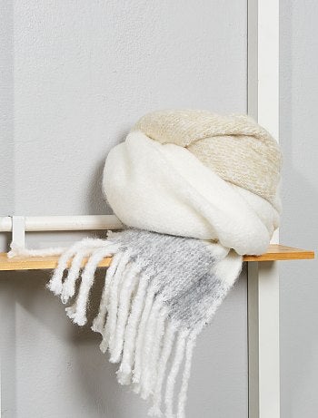 Bufanda cálida con flecos - Kiabi