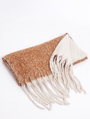 Bufanda de punto metalizada con flecos