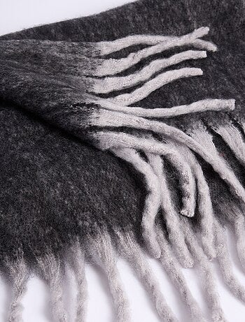 Bufanda suave con flecos en contraste