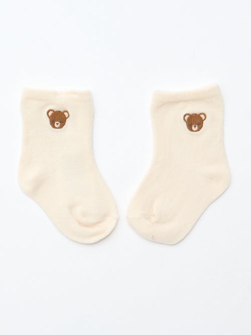 CAJA REGALO chaleco + pantalón + calcetines + gorro + babero - Kiabi