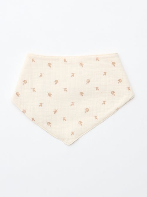 CAJA REGALO chaleco + pantalón + calcetines + gorro + babero - Kiabi