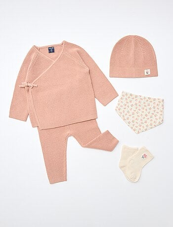 CAJA REGALO sujetador + pantalón + calcetines + gorro + babero