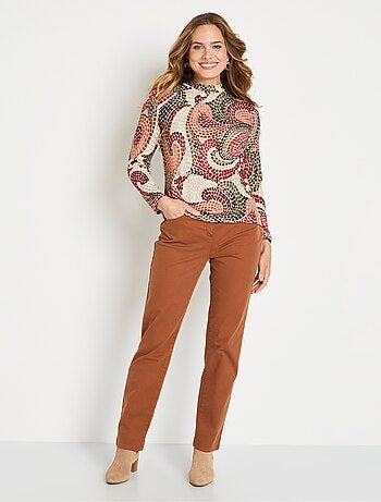 Cálida camiseta corta con cuello alto gráfico - Afibel