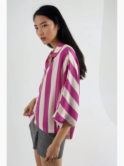 Camisa a rayas de corte relajado con botones busem - Kiabi Camisa a rayas de corte relajado con botones busem - Kiabi