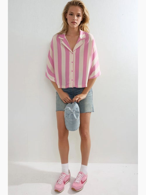 Camisa a rayas de corte relajado con botones busem - Kiabi Camisa a rayas de corte relajado con botones busem - Kiabi
