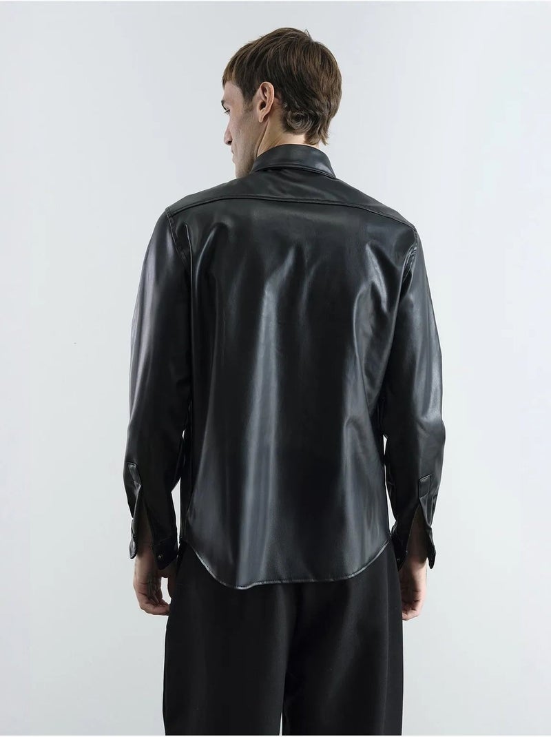 Camisa abotonada de piel sintética con bolsillo giesto Negro - Kiabi