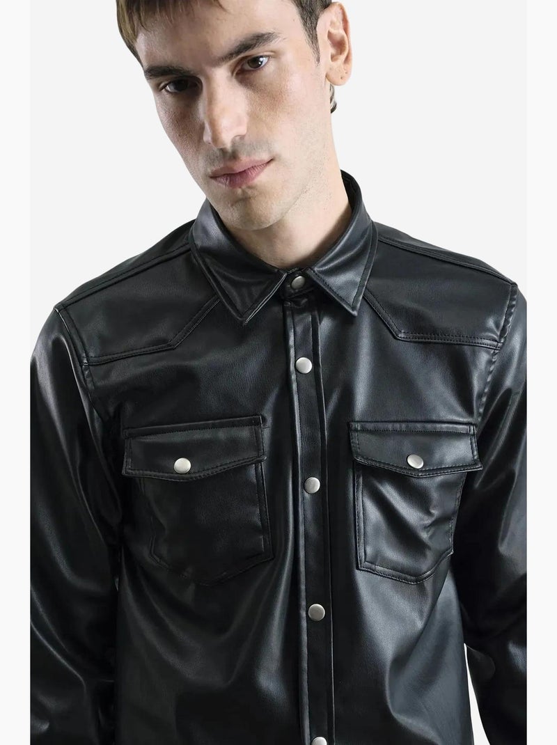 Camisa abotonada de piel sintética con bolsillo giesto Negro - Kiabi