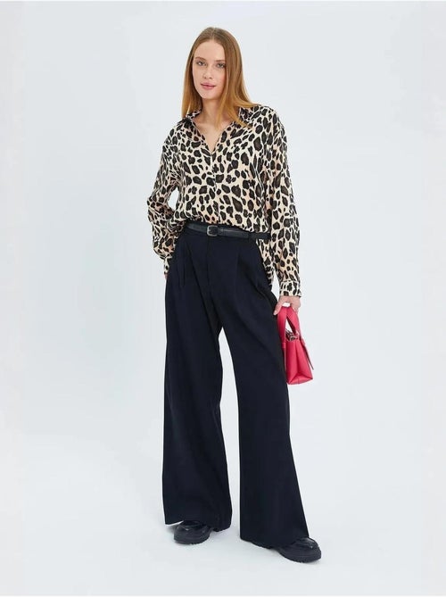 Camisa abotonada de satén con estampado de leopardo mixray - Kiabi Camisa abotonada de satén con estampado de leopardo mixray - Kiabi