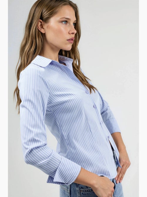 Camisa ajustada a rayas con cierre de botones hiccup - Kiabi Camisa ajustada a rayas con cierre de botones hiccup - Kiabi