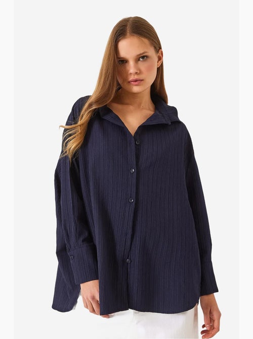 Camisa básica arrugada extragrande con hombros descubiertos lucci - Kiabi Camisa básica arrugada extragrande con hombros descubiertos lucci - Kiabi