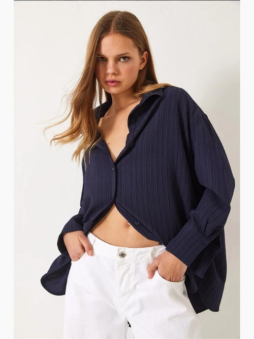Camisa básica arrugada extragrande con hombros descubiertos lucci - Kiabi Camisa básica arrugada extragrande con hombros descubiertos lucci - Kiabi