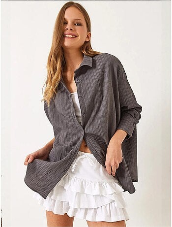 Camisa básica arrugada extragrande con hombros descubiertos lucci
