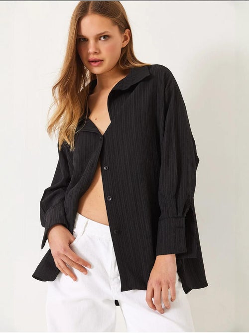 Camisa básica arrugada extragrande con hombros descubiertos lucci - Kiabi Camisa básica arrugada extragrande con hombros descubiertos lucci - Kiabi