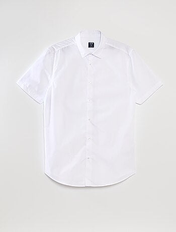 Camisa blanca de manga corta
