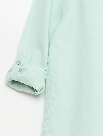 Camisa con bolsillo y mangas remangables