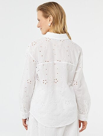 Camisa con bordado inglés
