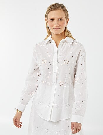 Camisa con bordado inglés