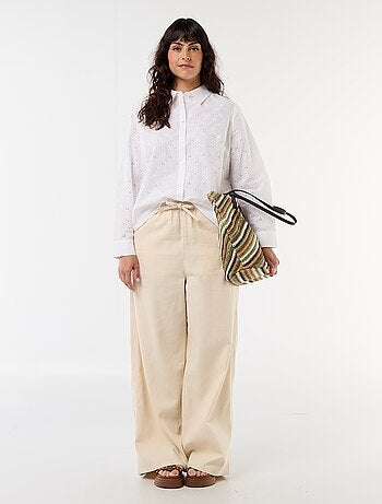 Camisa con bordado inglés y detalles ondulados