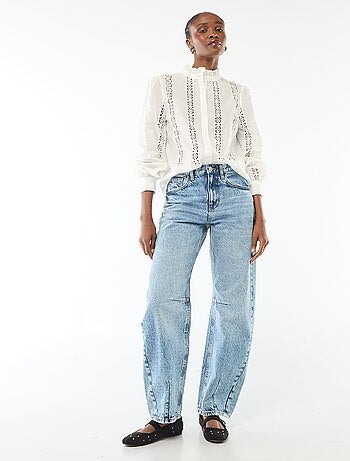 Camisa con bordados ingleses y volantes en el cuello