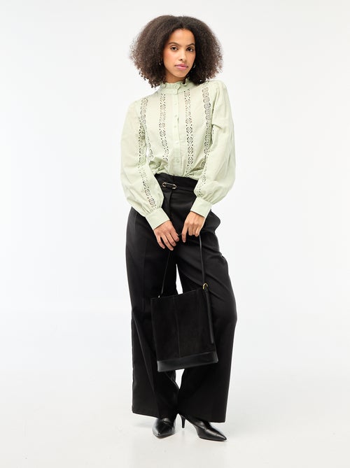 Camisa con bordados ingleses y volantes en el cuello - Kiabi