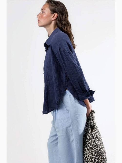 Camisa con botones de algodón texturizado busem - Kiabi Camisa con botones de algodón texturizado busem - Kiabi