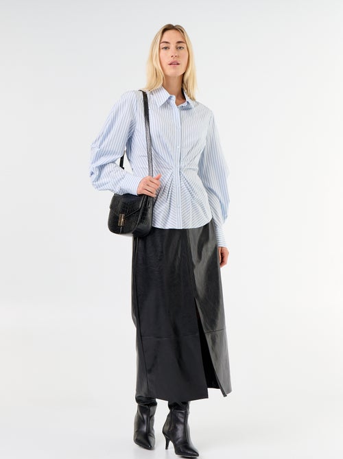 Camisa con corte fantasía ajustado en la parte delantera - Kiabi