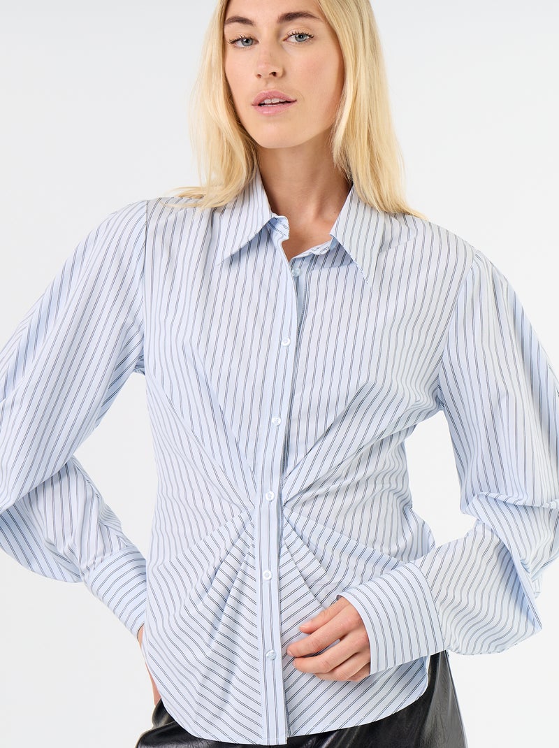 Camisa con corte fantasía ajustado en la parte delantera Azul - Kiabi