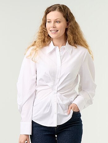 Camisa con corte fantasía ajustado en la parte delantera