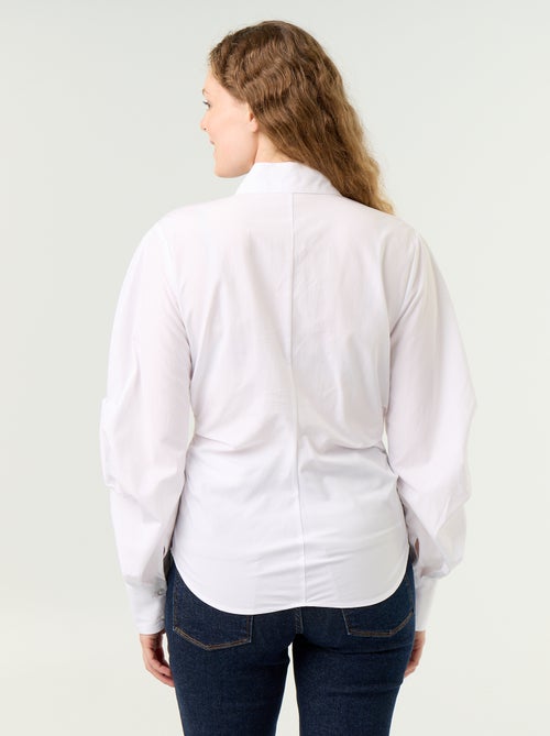 Camisa con corte fantasía ajustado en la parte delantera - Kiabi Camisa con corte fantasía ajustado en la parte delantera - Kiabi
