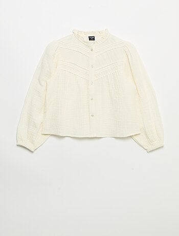 Camisa con cuello con volantes y bordados