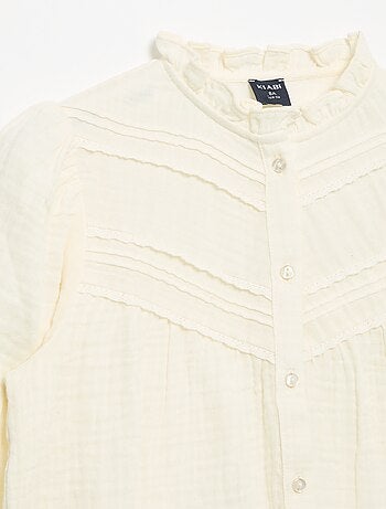 Camisa con cuello con volantes y bordados