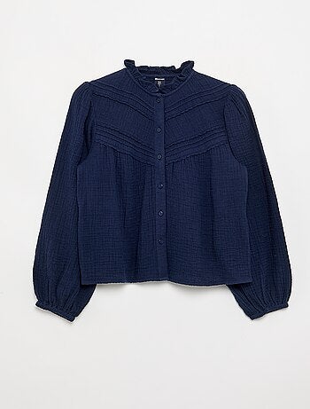 Camisa con cuello con volantes y bordados