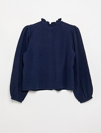 Camisa con cuello con volantes y bordados