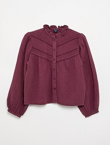 Camisa con cuello con volantes y bordados