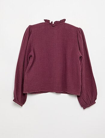 Camisa con cuello con volantes y bordados