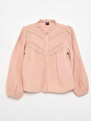 Camisa con cuello con volantes y bordados