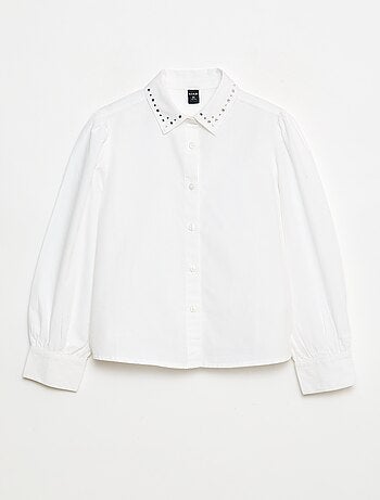 Camisa con cuello de bisutería