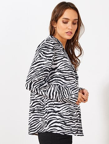 Camisa con cuello plano y bolsillo en el pecho - Kiabi