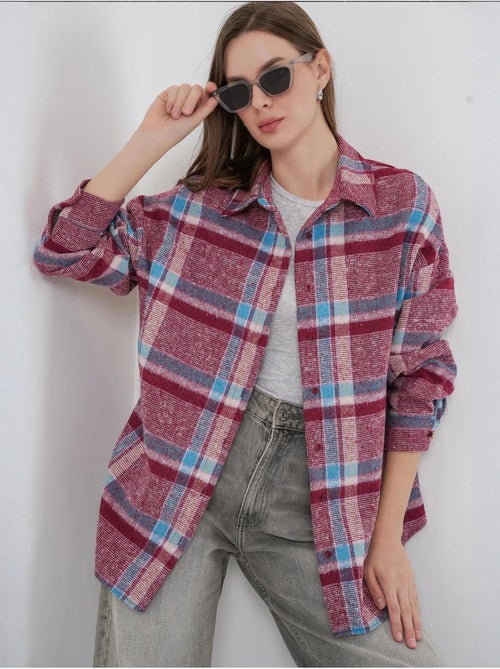 Camisa con doble bolsillo y estampado a cuadros bdart - Kiabi Camisa con doble bolsillo y estampado a cuadros bdart - Kiabi