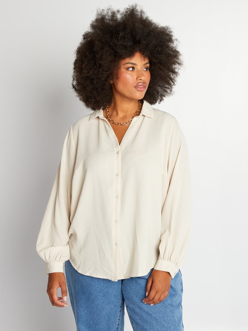 Camisa con escote de pico 'Only Carmakoma' beige - Kiabi